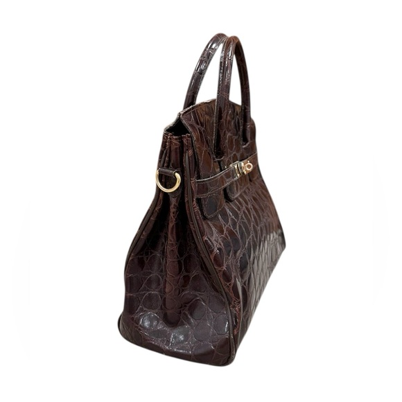 Elegant Crocodile Embossed Brown Handbag - Picture 3 of 6